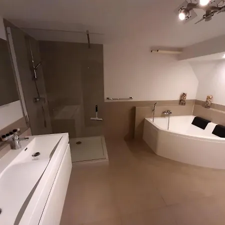 Apartment Beautiful Close To Sea Life 51a
